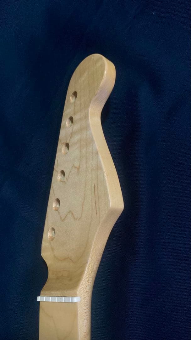 新品　ストラトキャスター エレキギター用ネック カナダ産１ピースフレイムメイプル