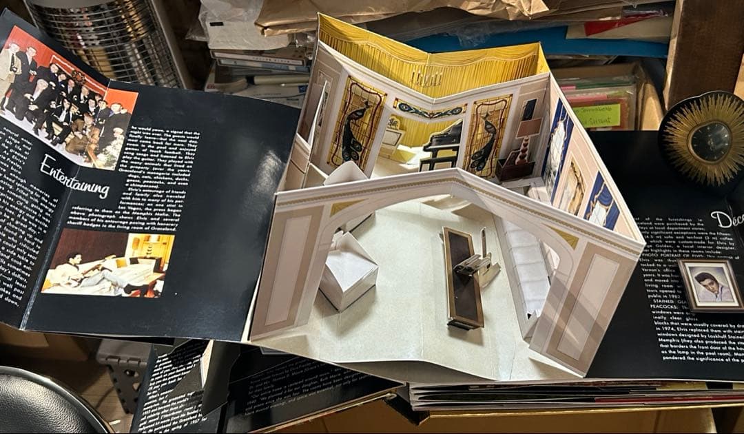 エルビスプレスリー Elvis Presley 飛び出す写真集 - メルカリ