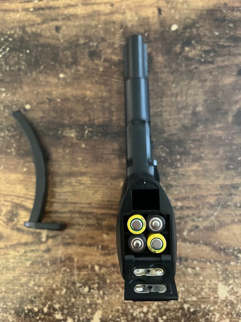 送料込みに変更しました！ライフルと電動ガン2個ハンドガン2個セット