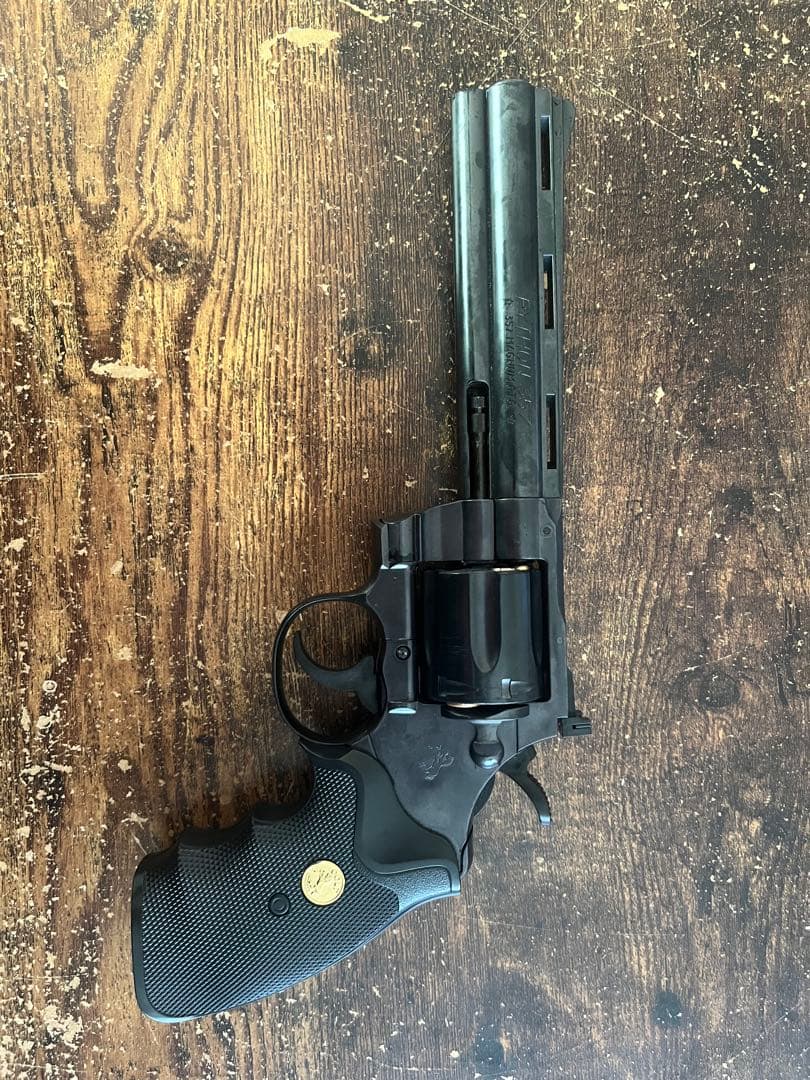 送料込みに変更しました！ライフルと電動ガン2個ハンドガン2個セット