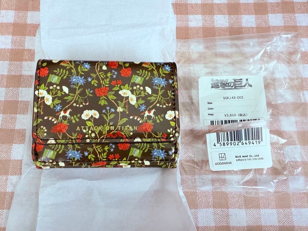 進撃の巨人 イラストレーター亀井英里コラボ ミニウォレット