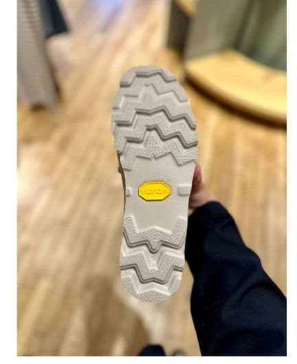 クラークス ビームス別注 コラボ ワラビー ゴアテックス 防水スエード