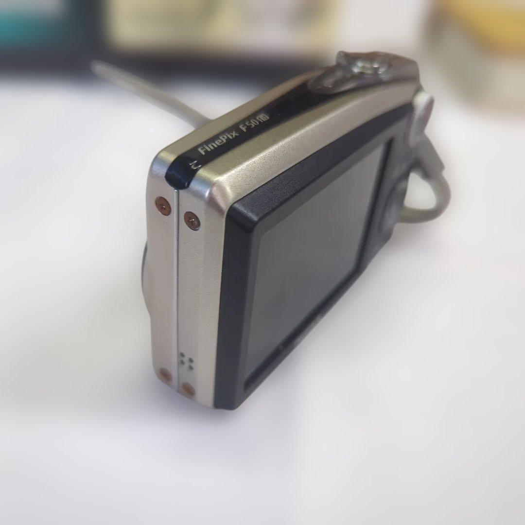 Fujifilm FinePix F50fd デジタルカメラ ジャンク品