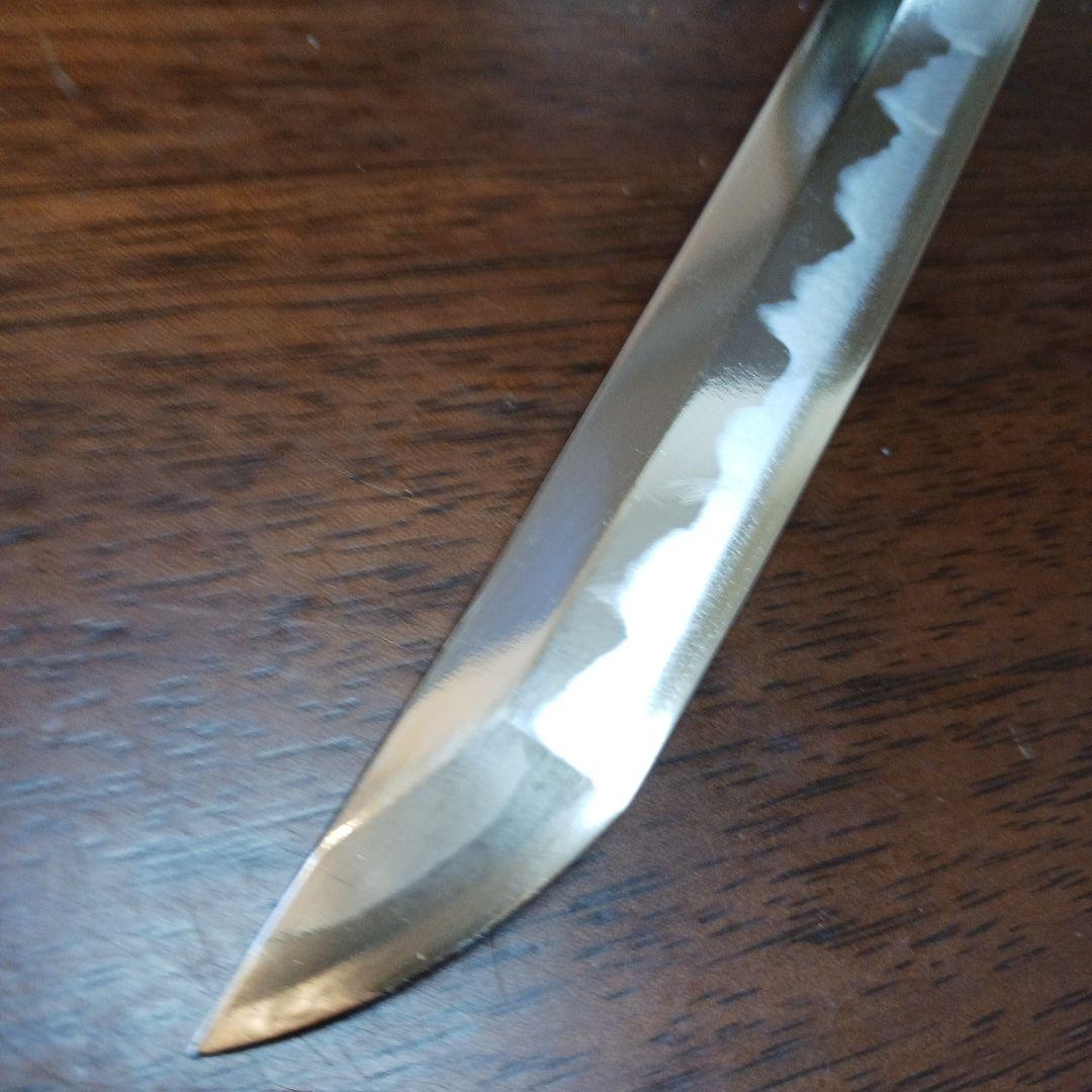 居合刀脇差し、肥後拵え　本木、 黒サメ、柄巻き.黒合皮革、 箱互の目直刃二重刃文