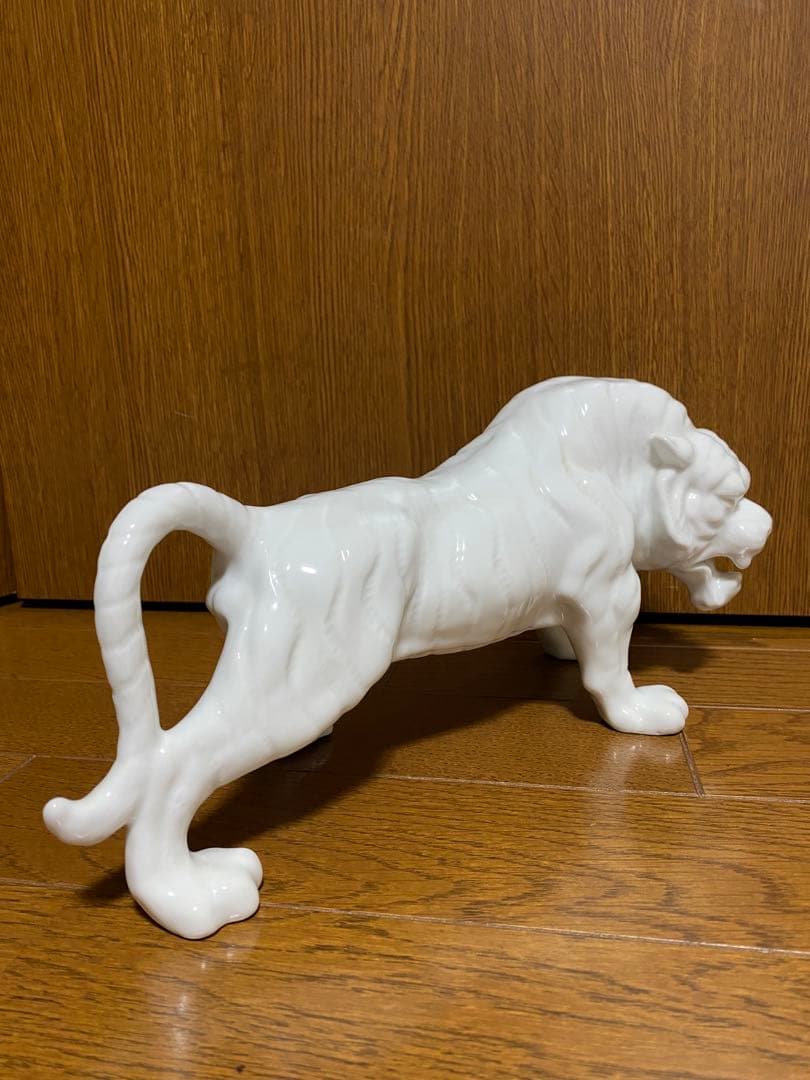 骨董品 陶器 虎 トラ 寅 タイガー 置物 磁器 干支 縁起物 工芸 白陶器