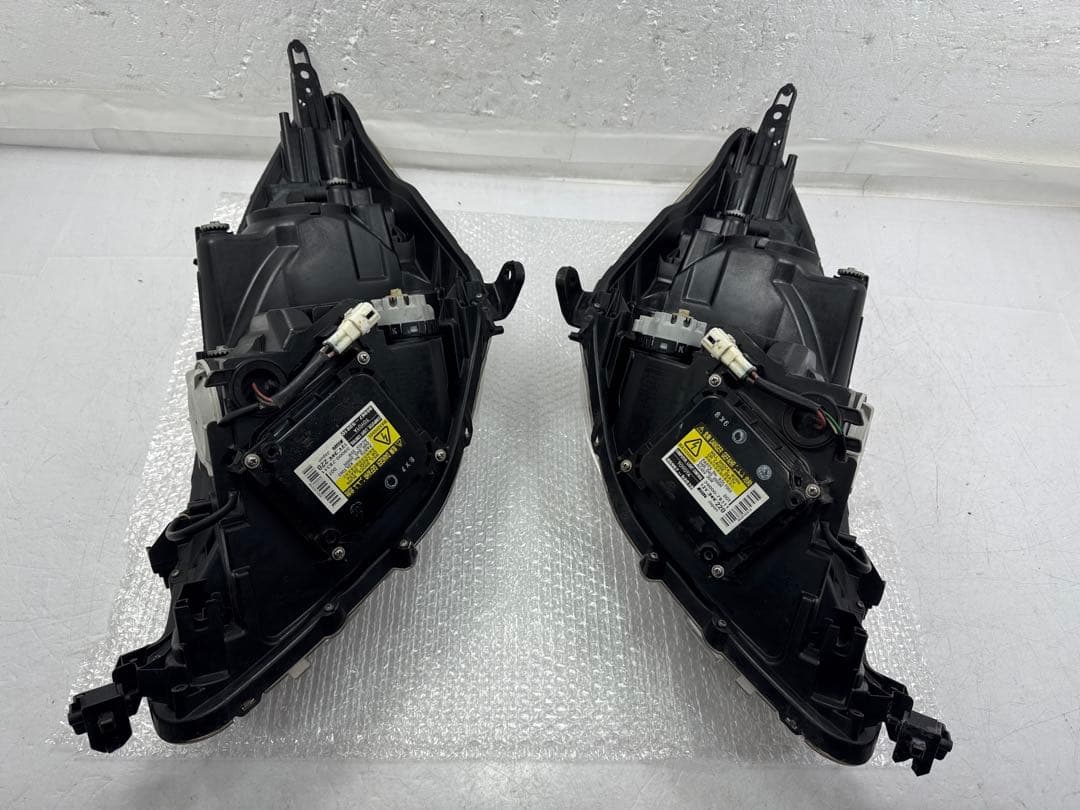 アイシス ISIS 純正 HID ヘッドライト 左右セット 44-69 - メルカリ