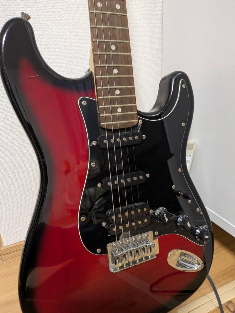 スチュワート ストラトキャスタータイプ エレキギター - レッド/ブラック中古