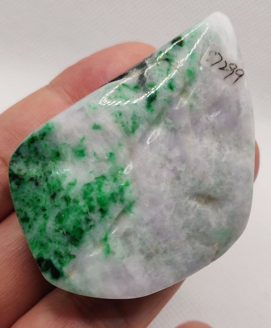 貴重】本翡翠(発色鮮やか)のルース(85g)