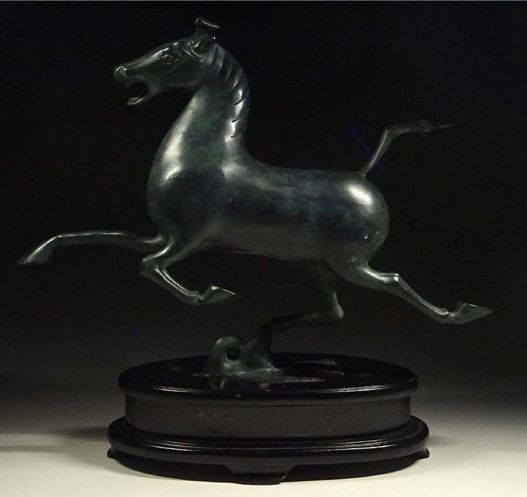 銅製 馬踏飛燕 馬の像 置物 台付き 幅約43cm c08299