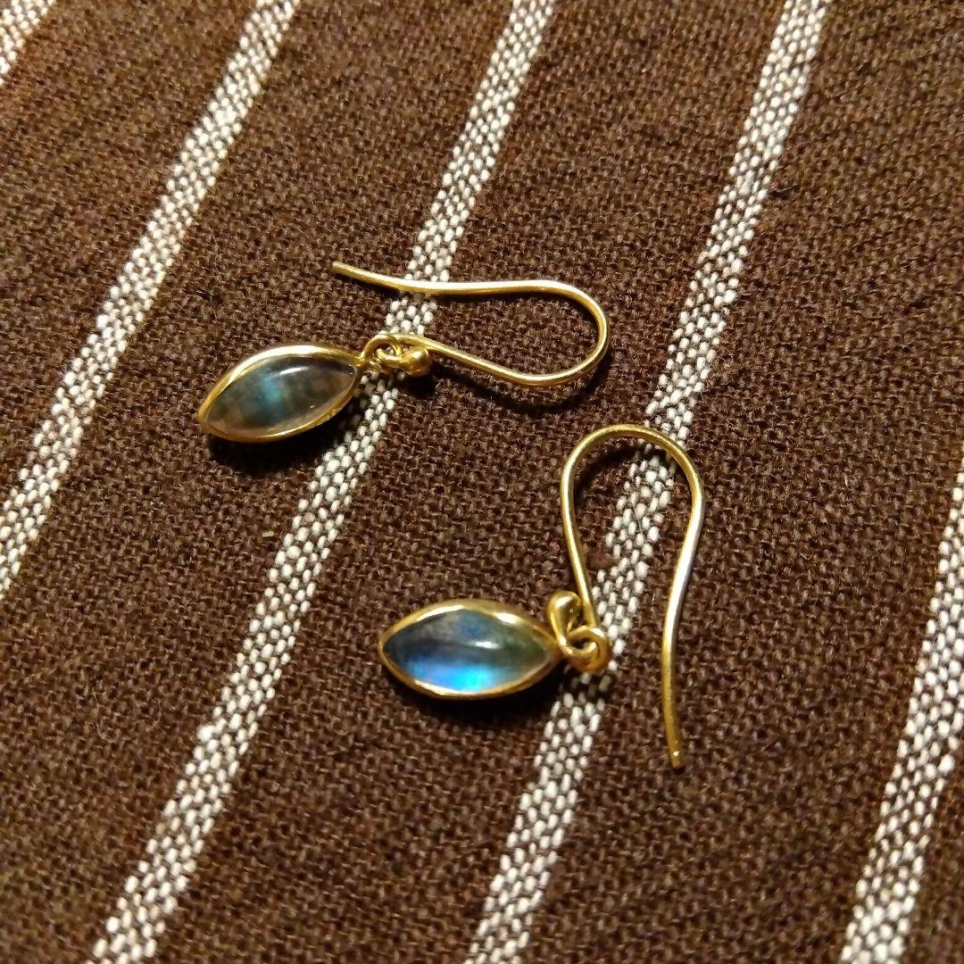 yasuhideono　18Kフックピアス　ムーンストーン　ヤスヒデオノ yasuhideono 18Kフックピアス ムーンストーン ヤスヒデオノ