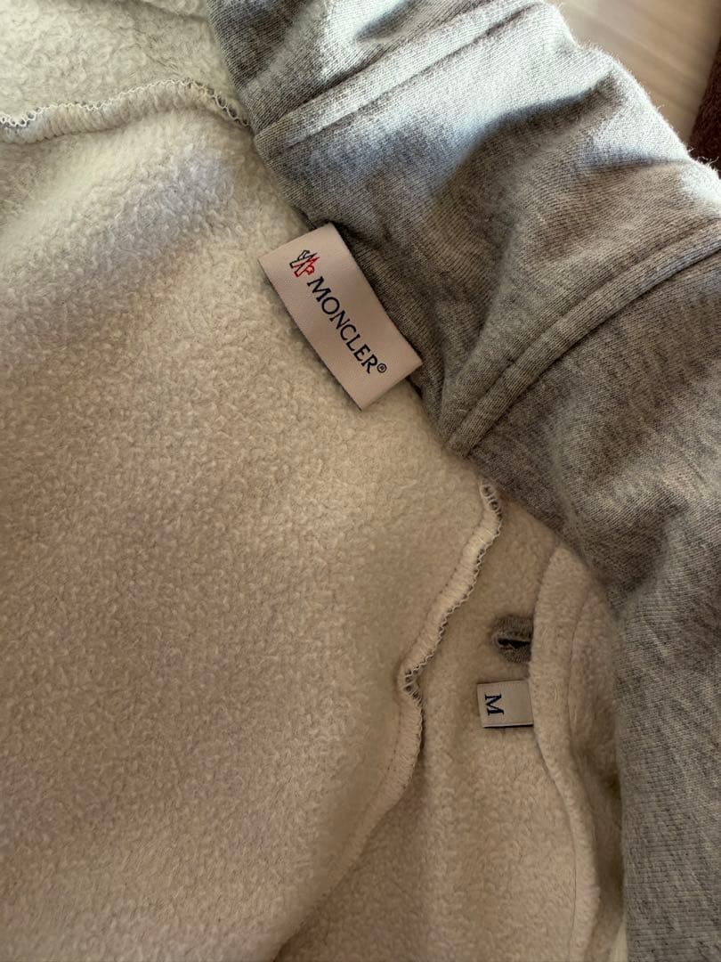 モンクレール　グレー　パーカー　【美品】
