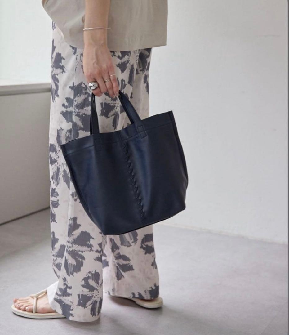 イアパピヨネ センターポイントトートバッグ S《牛革/2way/軽量》ネイビー