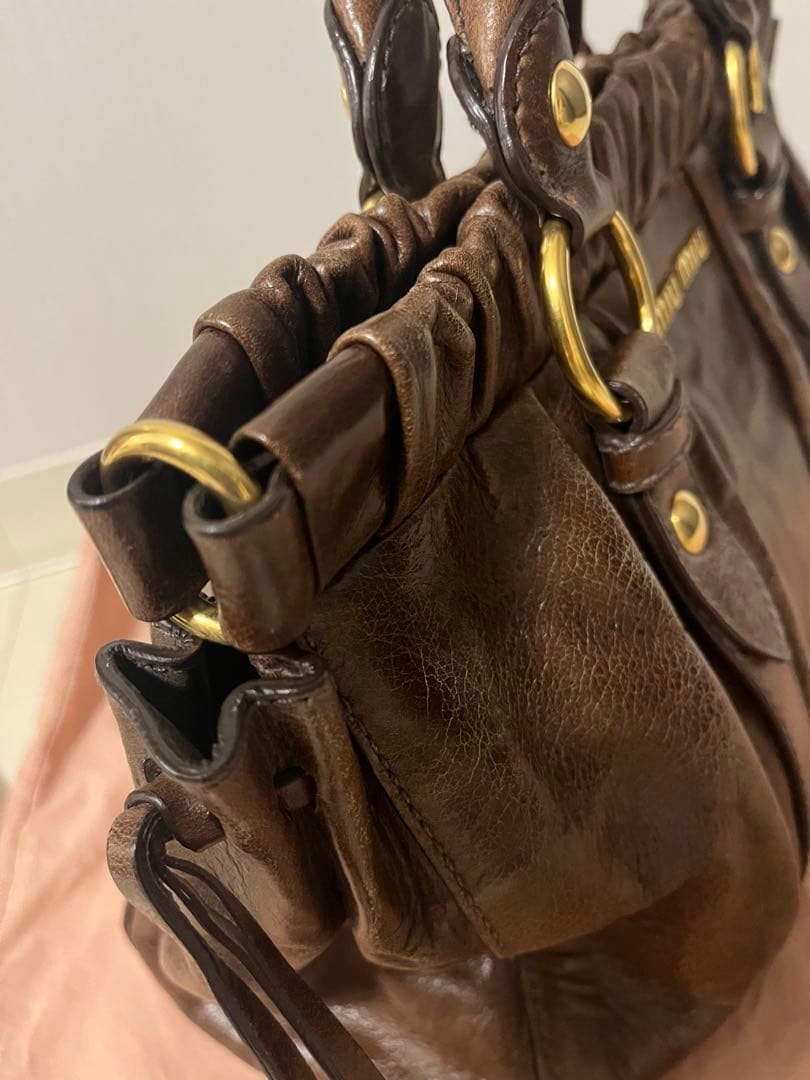 MIU MIU ブラウンレザー ショルダーバッグ
