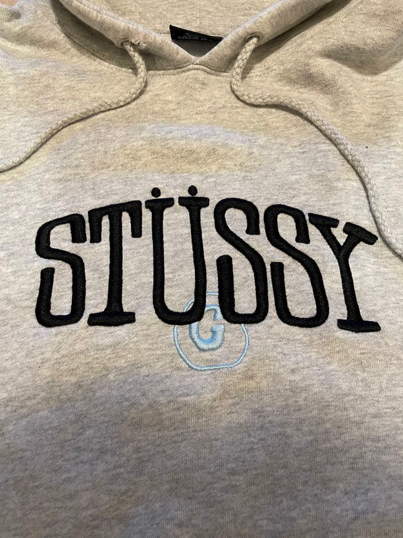✨STÜSSY✨グレー フード付きパーカー　速達❗️
