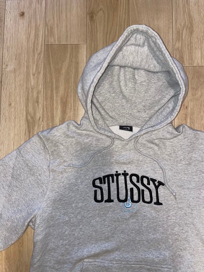 ✨STÜSSY✨グレー フード付きパーカー　速達❗️