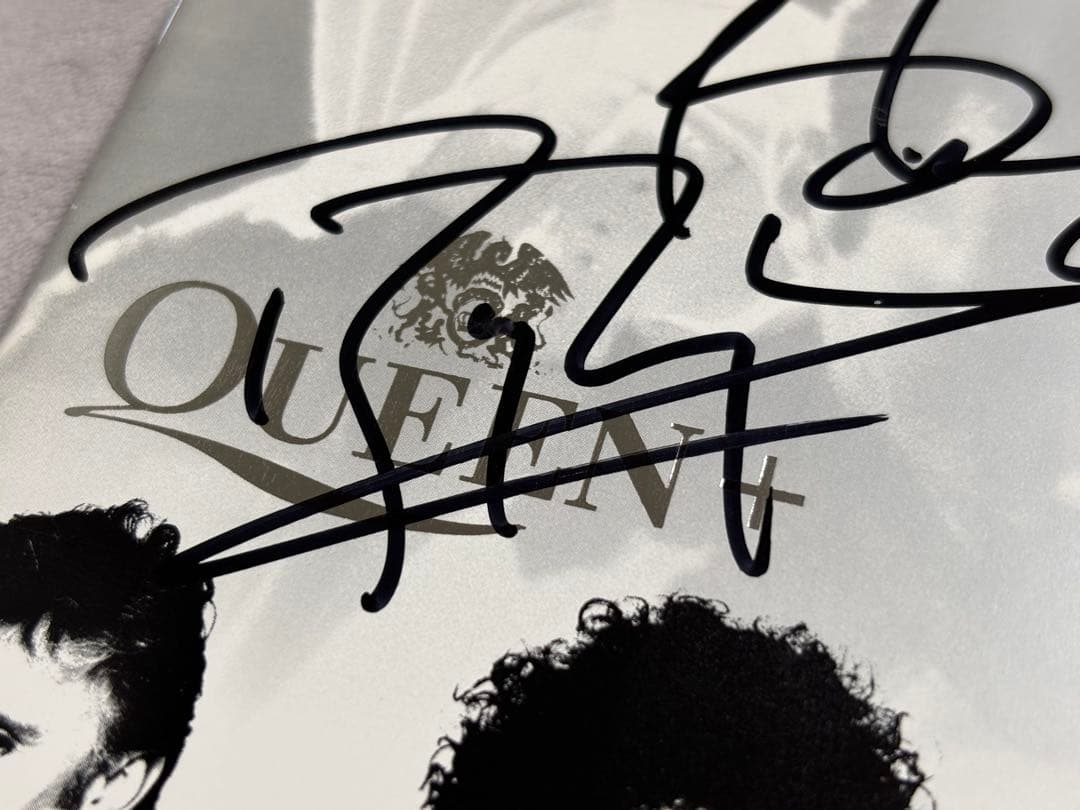 レア Queen サインCD クイーン ブライアンメイ ロジャーテイラー