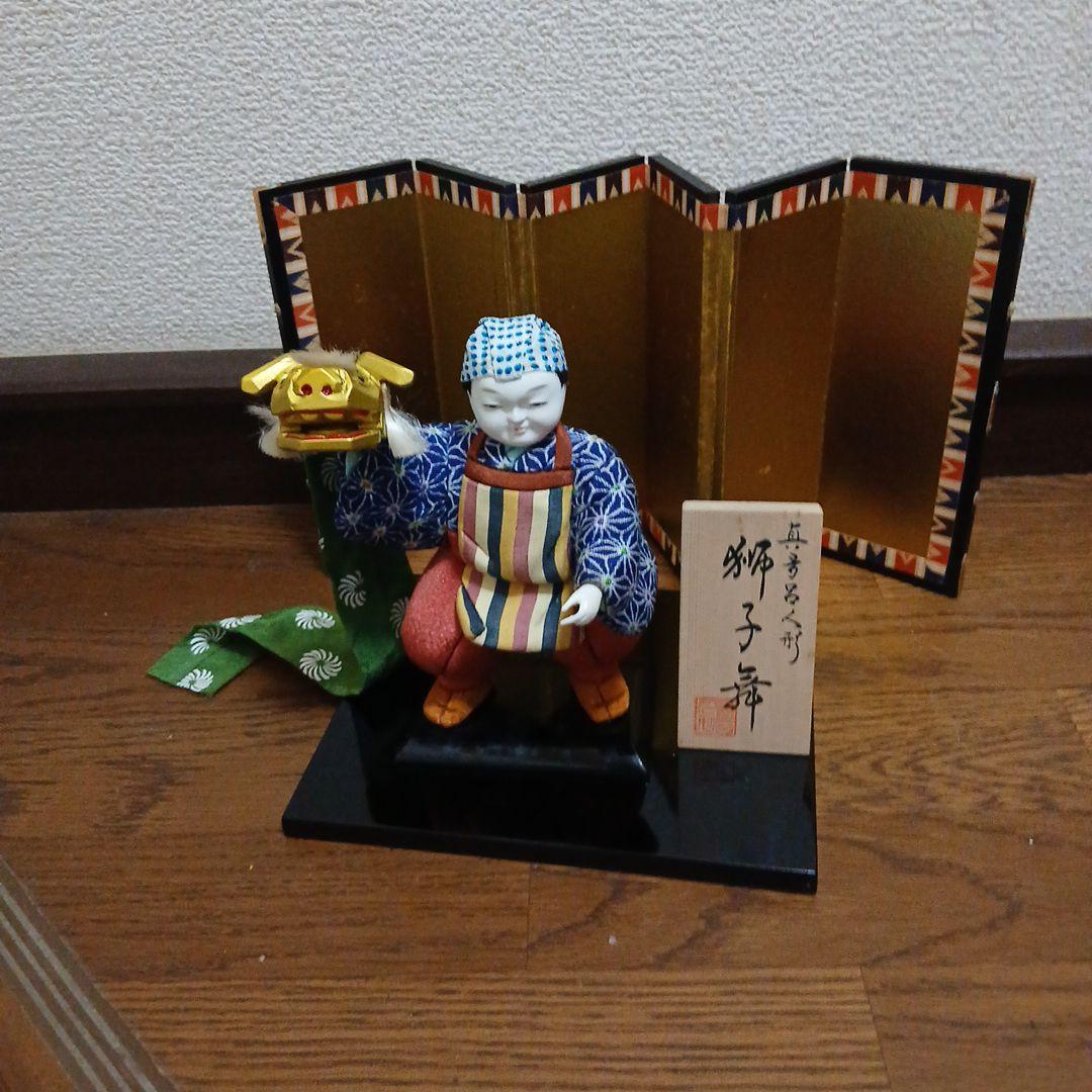 伝統的な獅子舞の置物 ケース付き