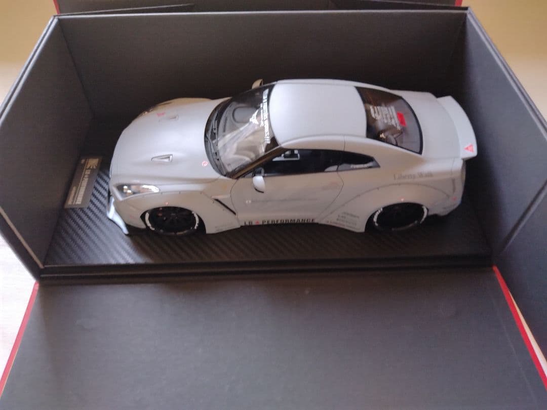 ワンモデル 1/18 R35 GT-R LB仕様