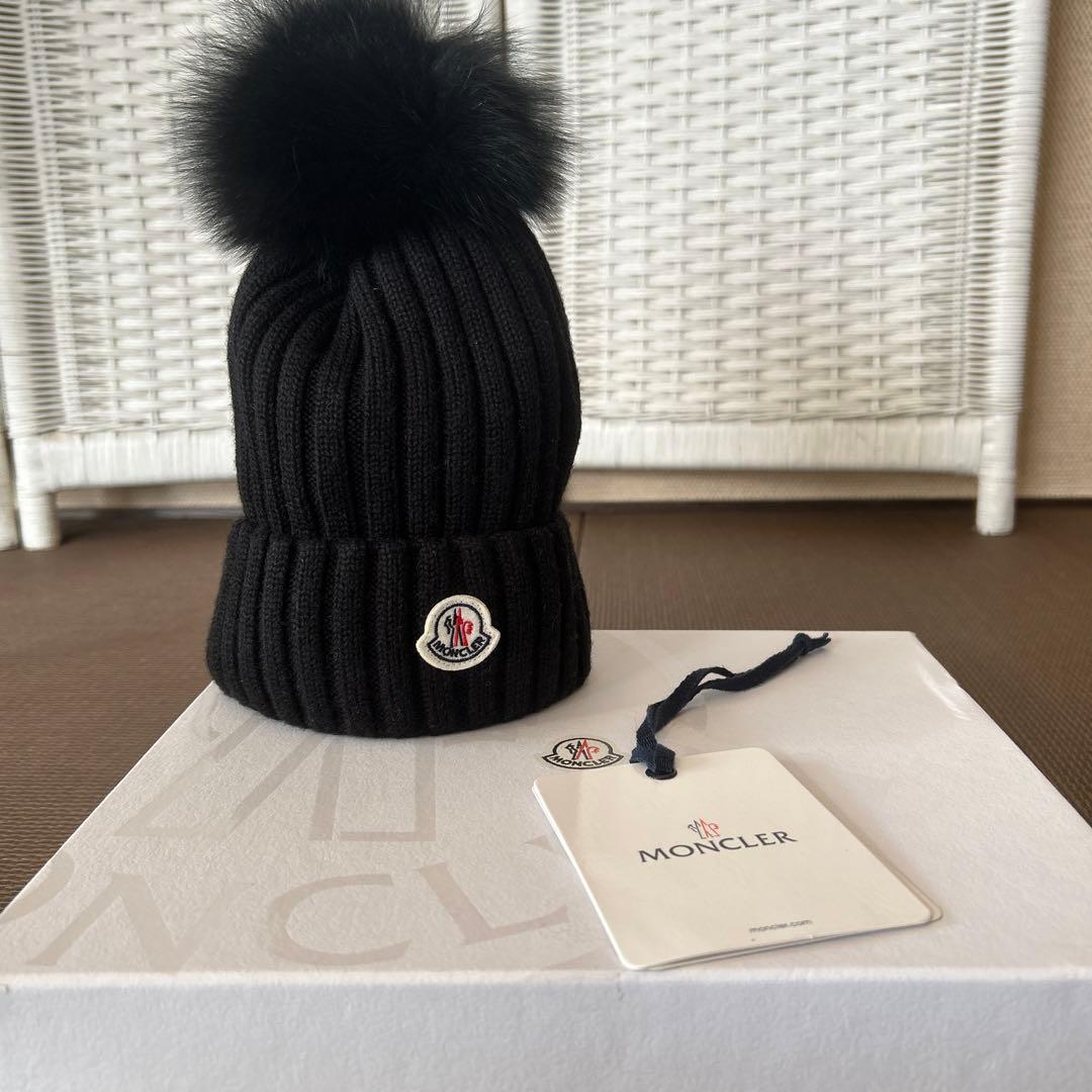 Moncler ブラック ポンポンニット帽 リアルファー付き