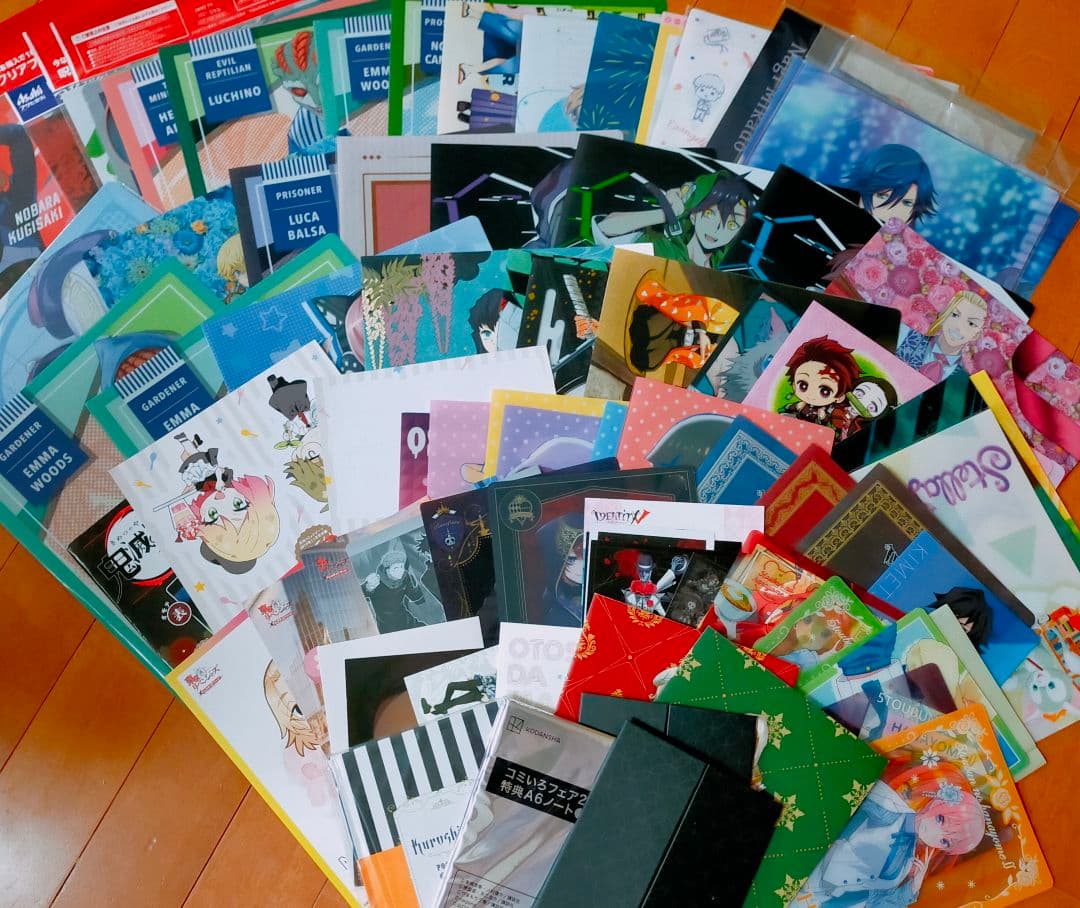 ノンジャンル アニメグッズ キャラクターグッズ まとめ売り 1000点以上