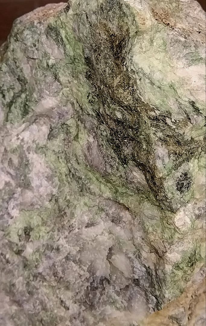 ☆翡翠原石☆糸魚川硬玉【横川・転石・カチ割り27.7kg】