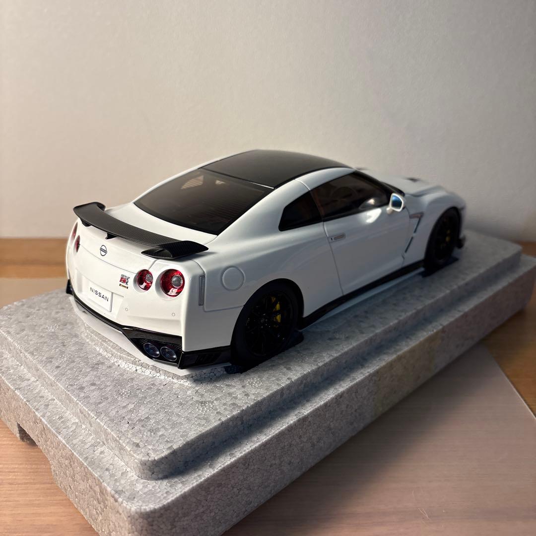 モーターヘリックス　日産 GT-R R35 T-Spec 1/18 ホワイト