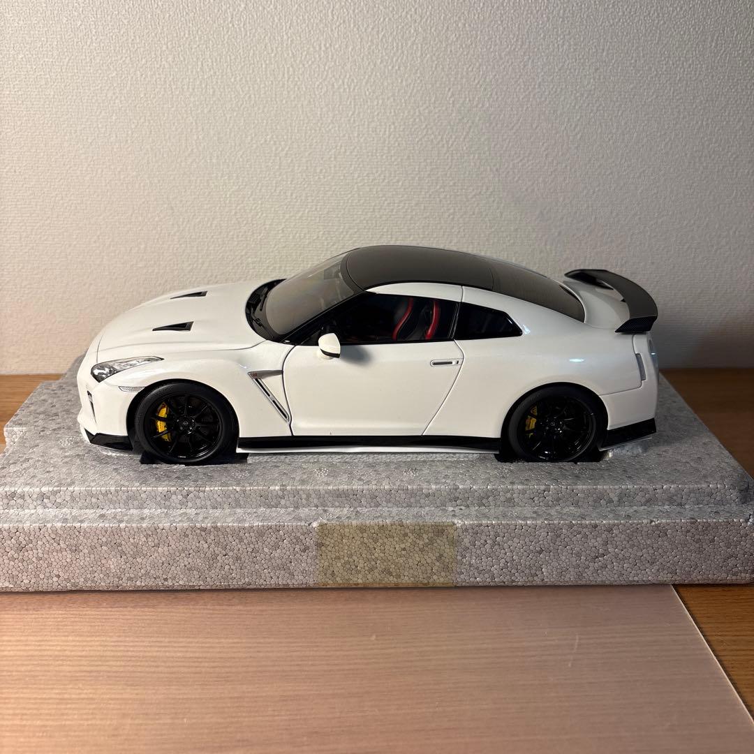 モーターヘリックス　日産 GT-R R35 T-Spec 1/18 ホワイト