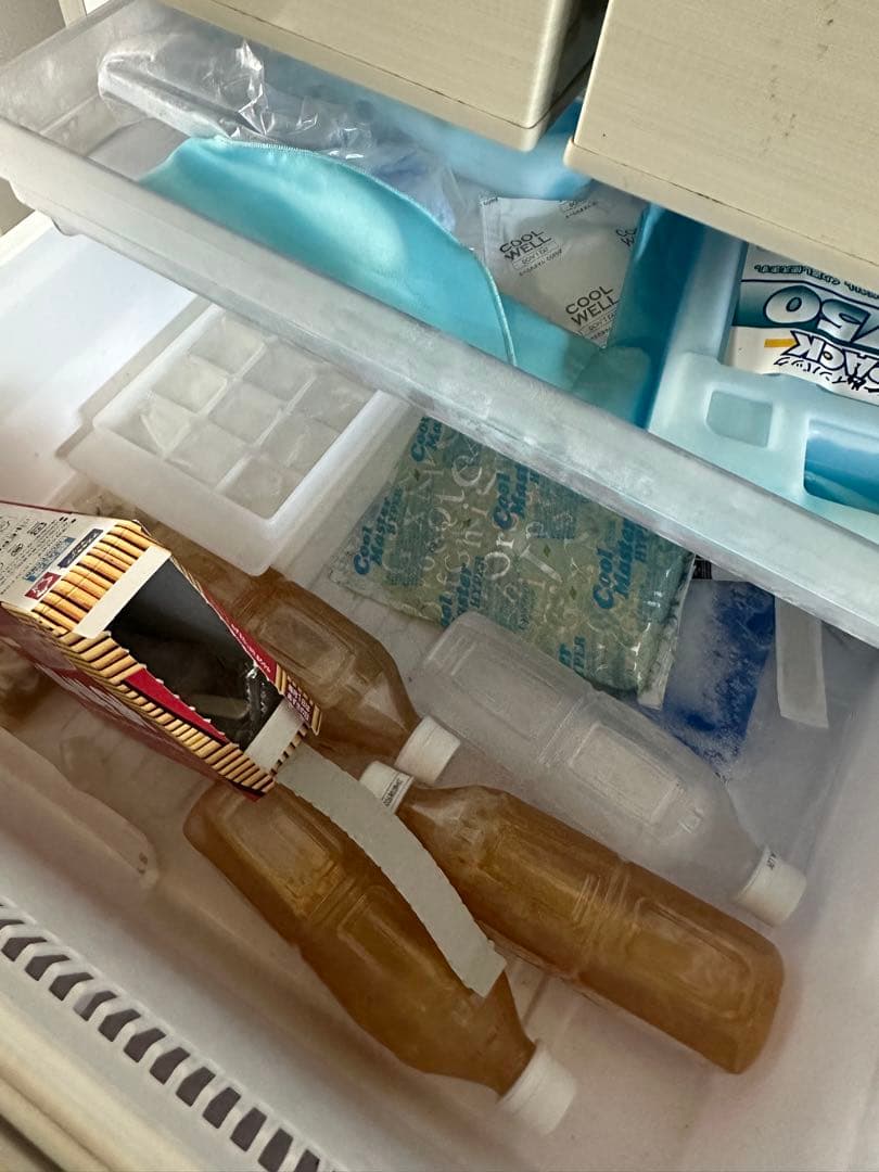 ホワイト冷蔵庫 冷凍庫付き　SJ-W411E-N