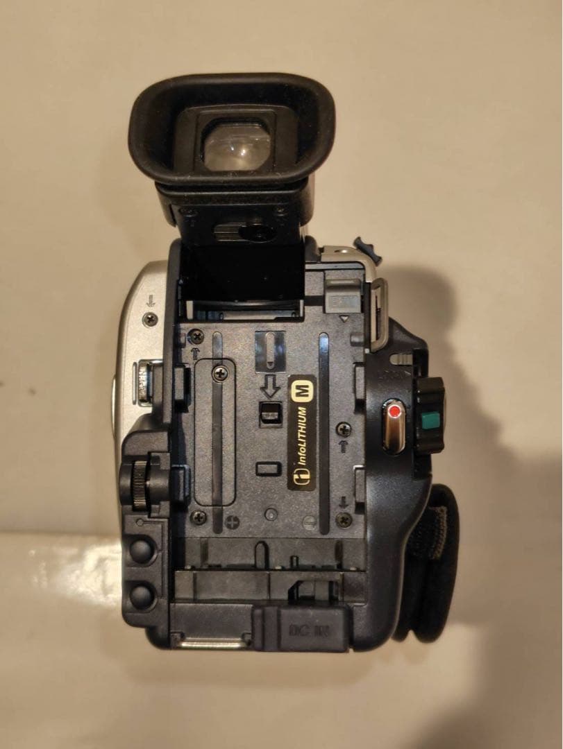 ビデオカメラ SONY DCR-TRV30