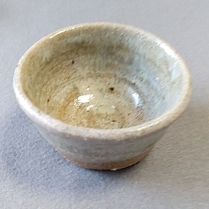 西岡小十　作　斑唐津ぐい吞み　まだら唐津ぐい吞み　唐津ぐい吞み　箱なし