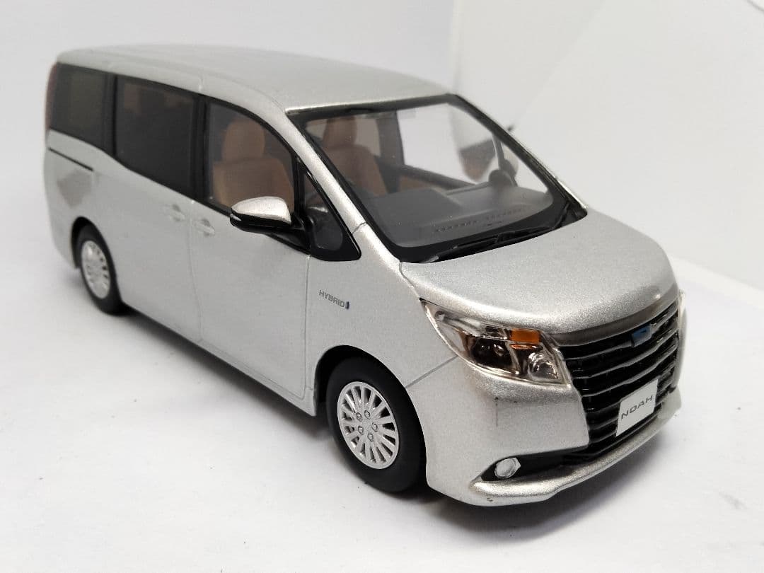 【希少】ノア　カラーサンプル　ミニカー　1/30