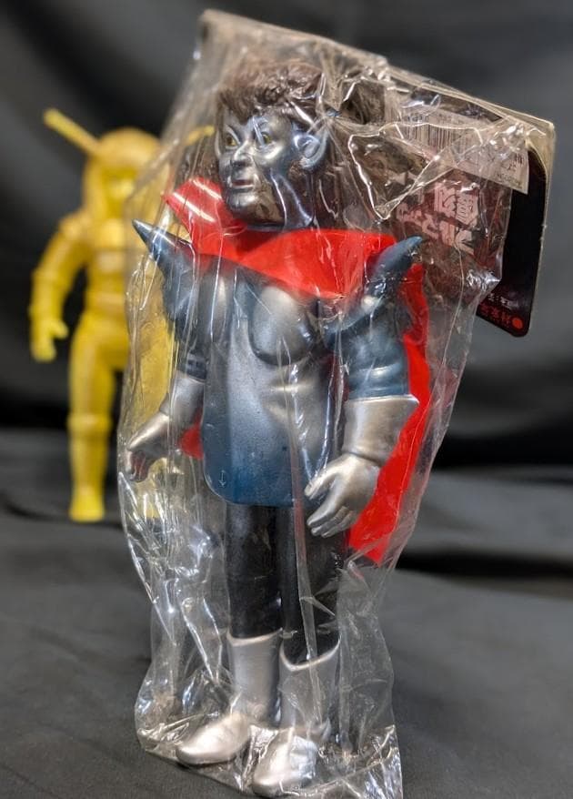 蓄光マグマ大使＆宇宙の帝王ゴア未開封（ブルマァク復刻）ソフビ