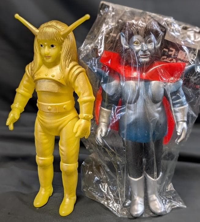 蓄光マグマ大使＆宇宙の帝王ゴア未開封（ブルマァク復刻）ソフビフィギュア２体セット 蓄光マグマ大使＆宇宙の帝王ゴア未開封（ブルマァク復刻）ソフビ