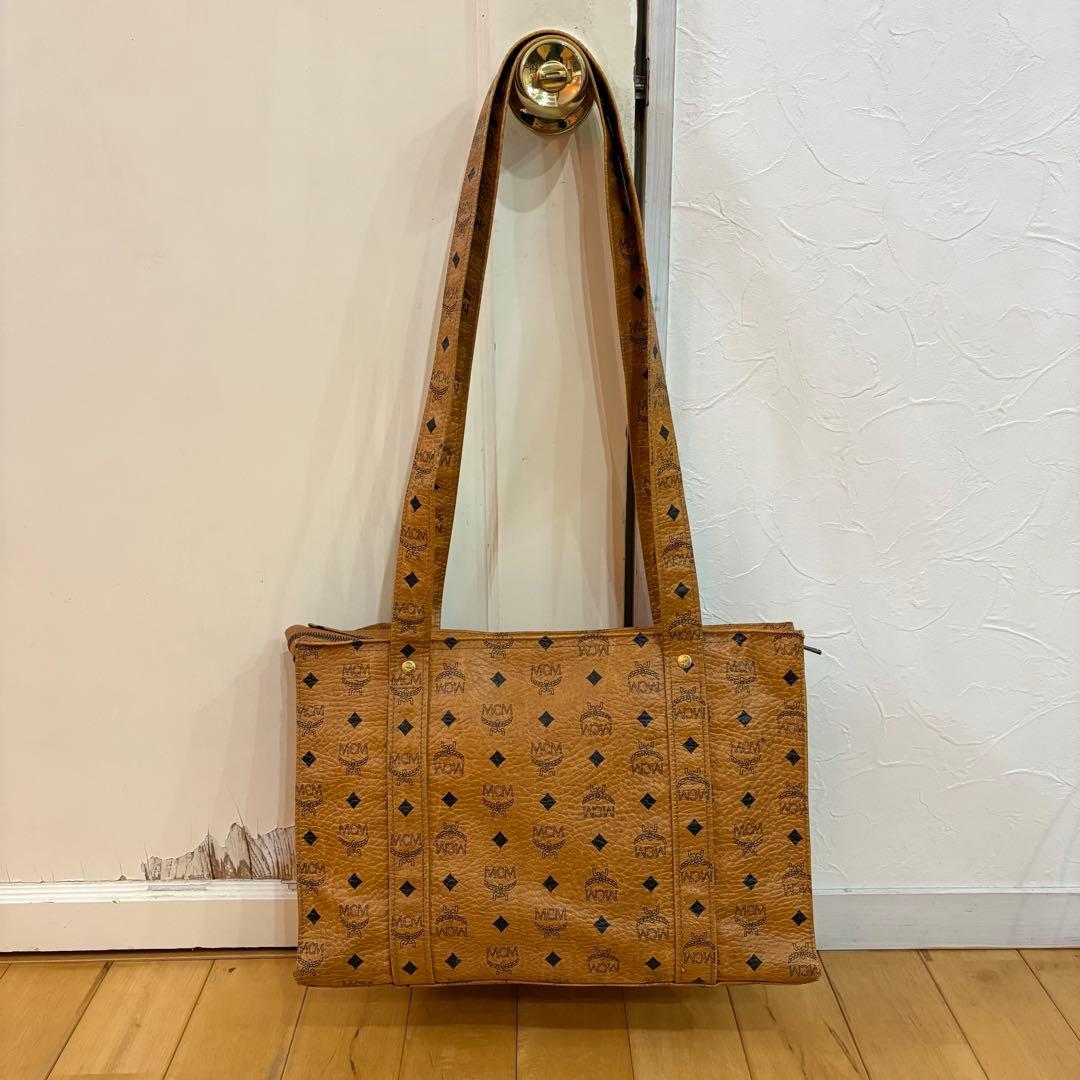 ☆MCM☆ショョダーバッグ　大きめ　幅38cm 7333H