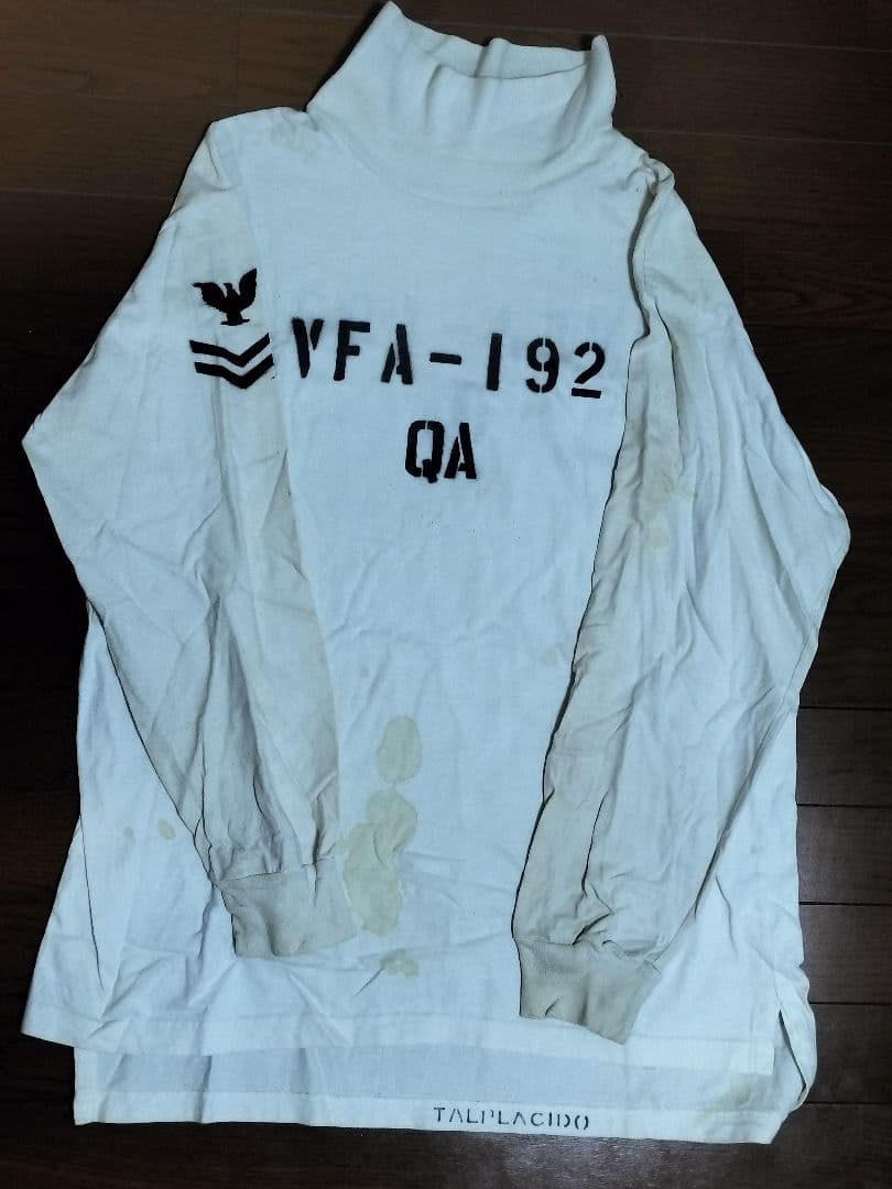 商談中 米海軍 空母デッキクルー VFA-192 白ジャージ 実物放出品 商談中 米海軍 空母デッキクルー VFA-192 白ジャージ 実物放出品