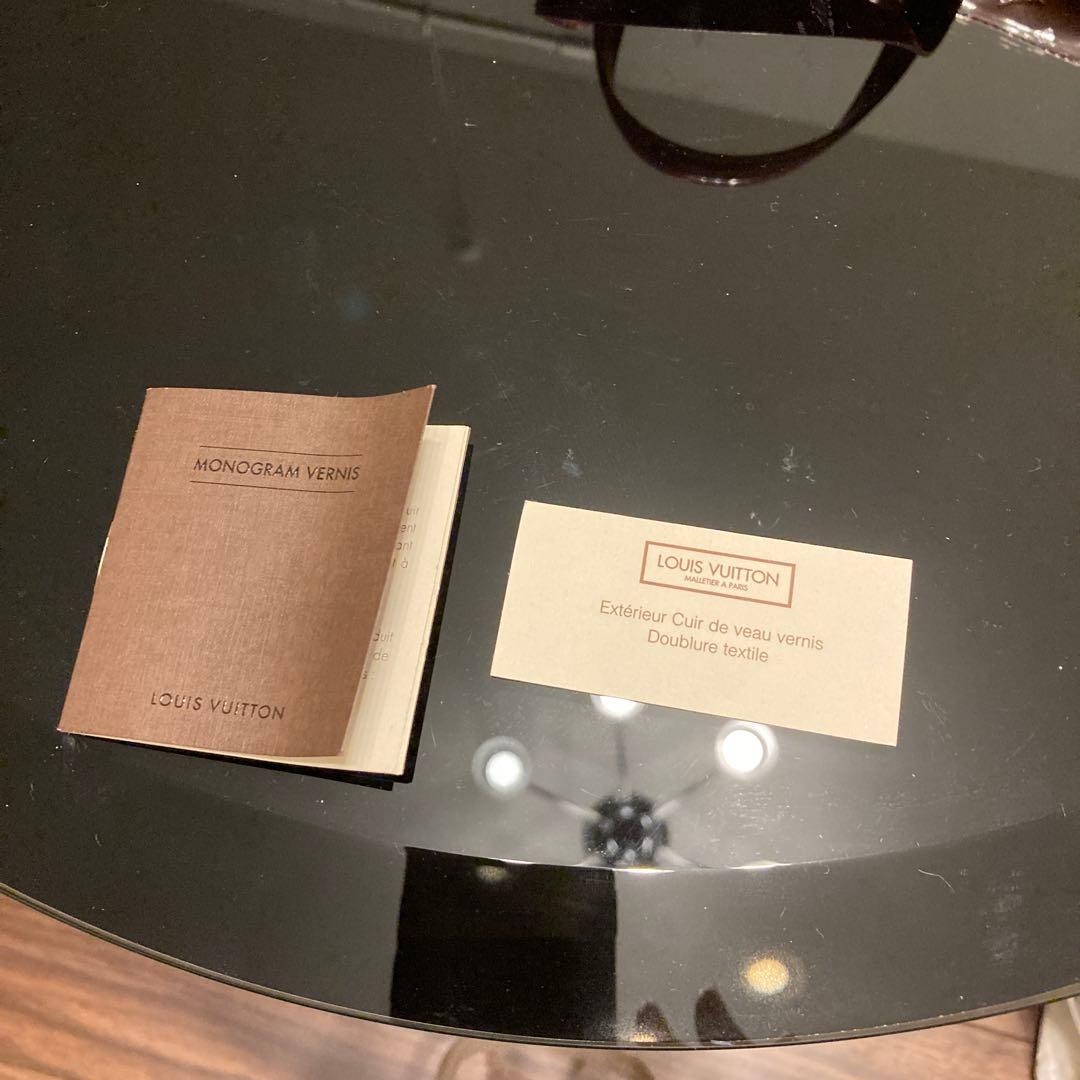 ルィヴィトン　赤 ハンドバッグ ロゴ入り