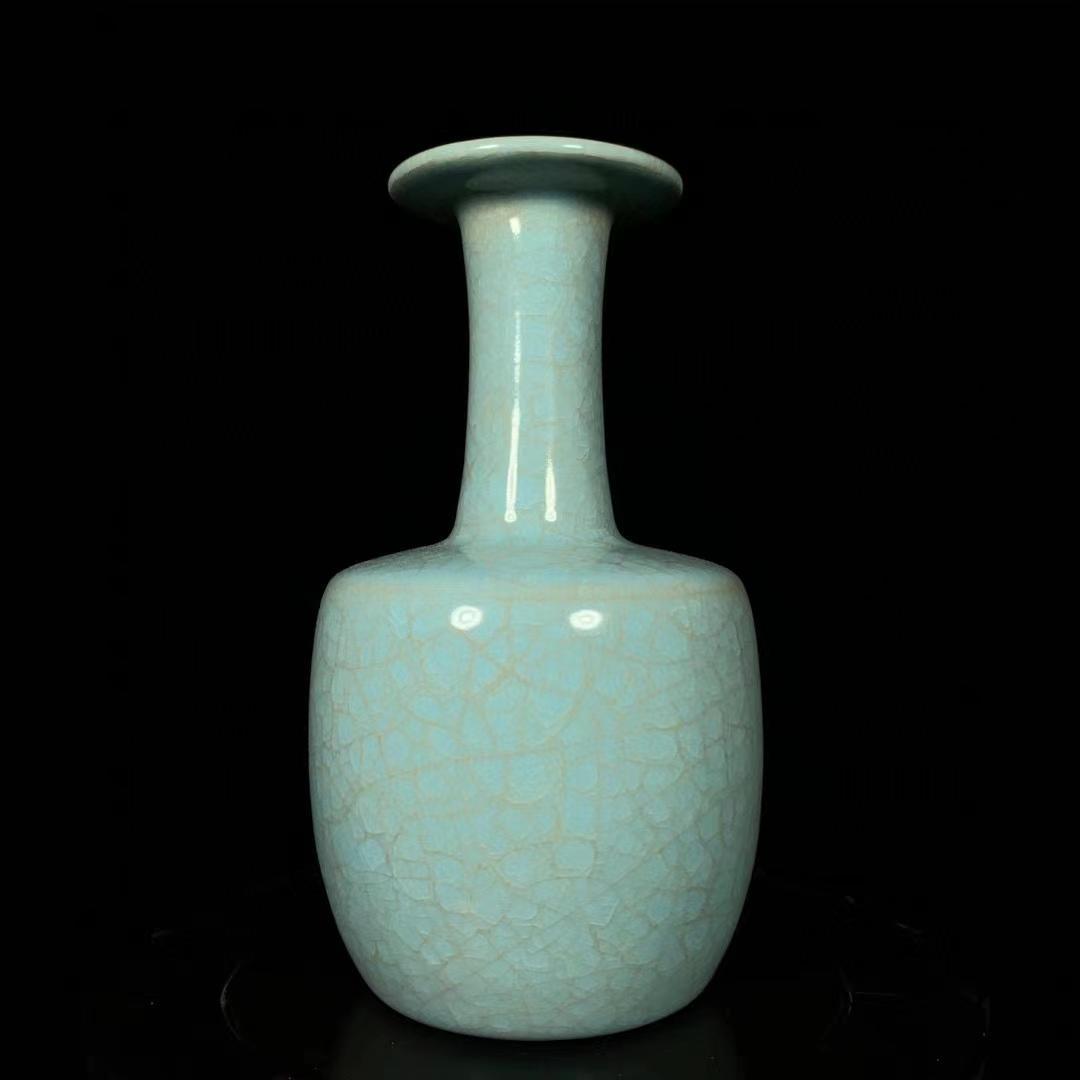 中国古美術・旧蔵の磁器・氷割れ模様の紙槌瓶・9.5x17cm・置物・書道・文房具