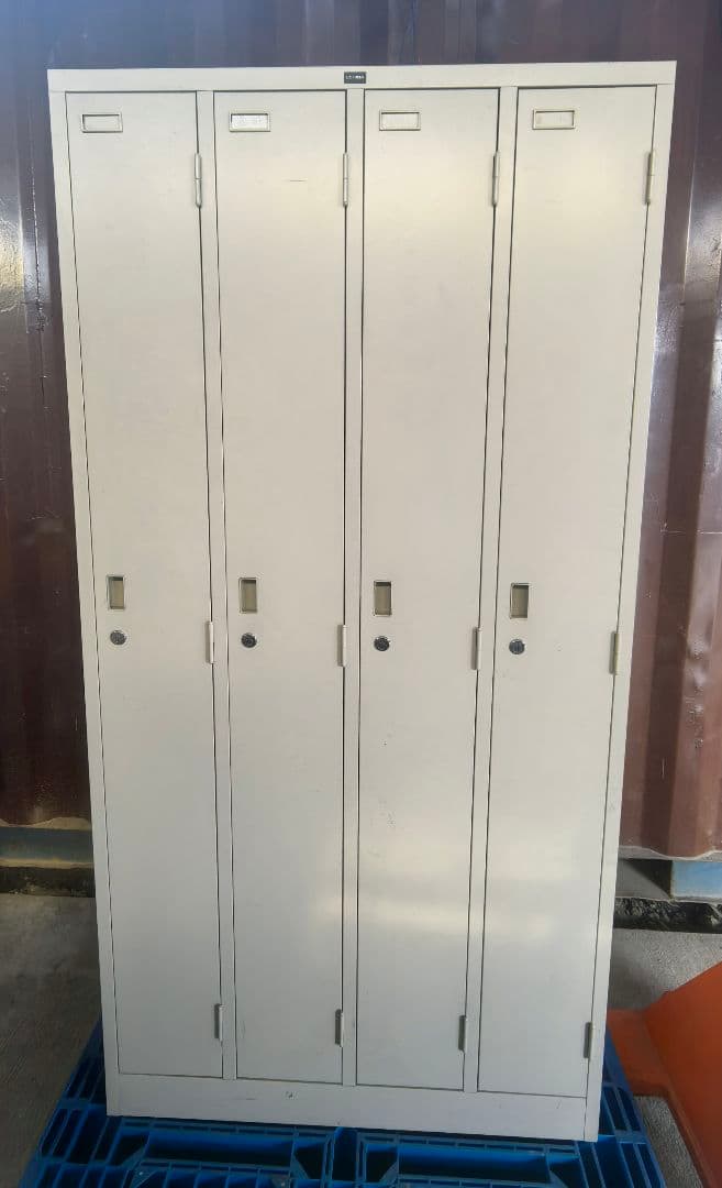 愛知発 UCHIDA スチール製 ロッカー 名用 傘立て・鏡・鍵付き - メルカリ