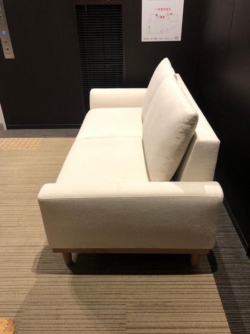 【福岡市限定】【コンテナ保管】【展示品・未使用品】3.5人掛けソファ トヴィアン