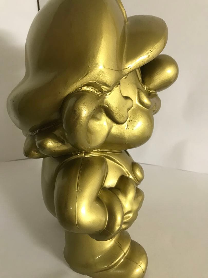 ニンテンドーエンターテイメント 金のマリオ像 任天堂