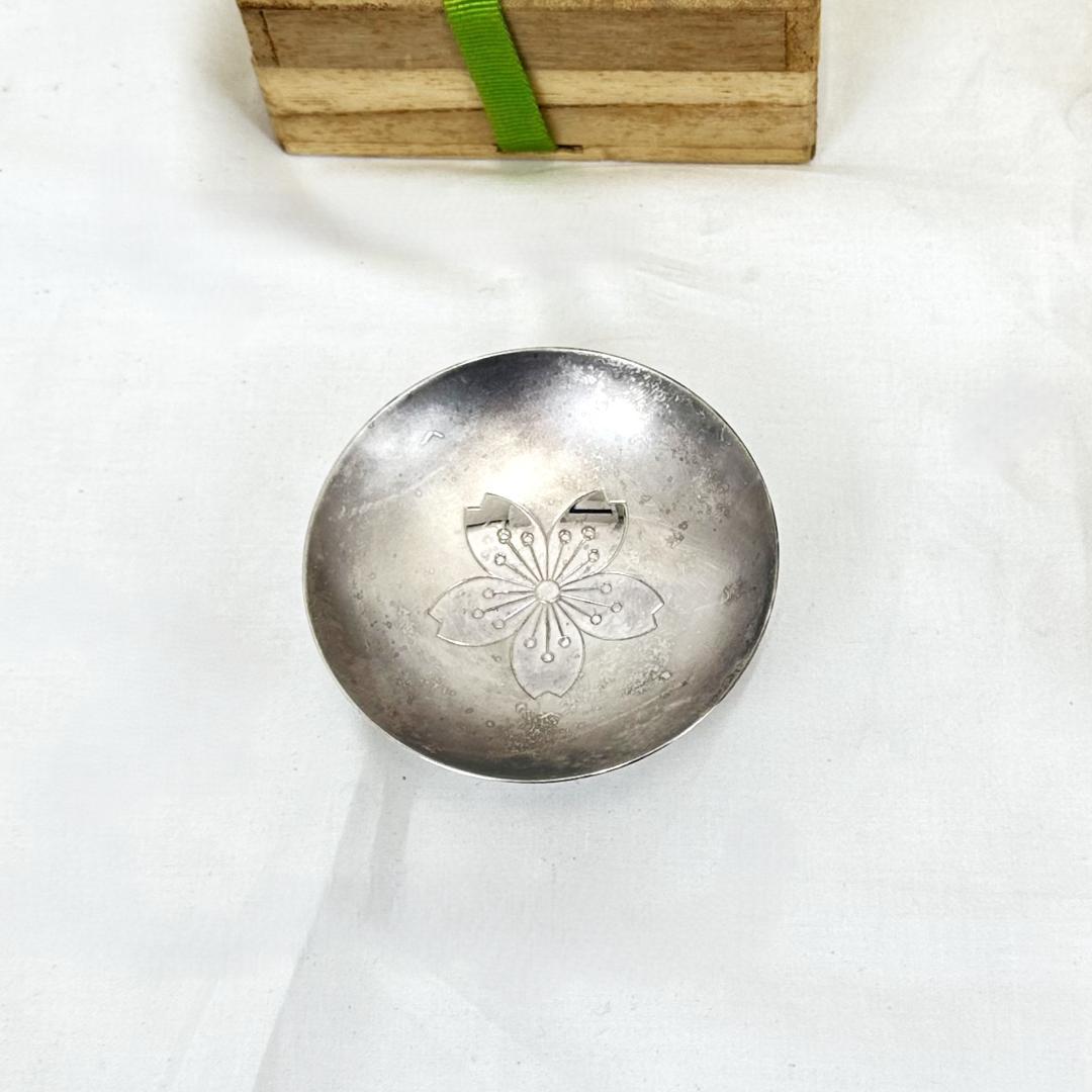 純銀】桜絵柄 盃 三ツ盃 桐箱入り 造幣局製 記念盃 皇室 菊の