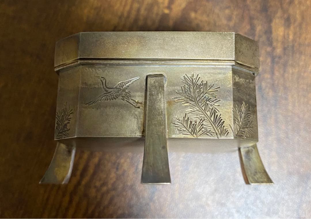 純銀 皇室ボンボニエール 明治33年5月10日大正天皇御結婚御下賜隅切