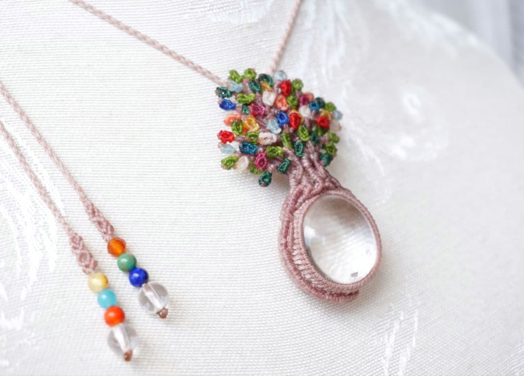 《何色にもなれるよ！》インドヒマラヤ産クリスタル　マクラメ　ネックレス