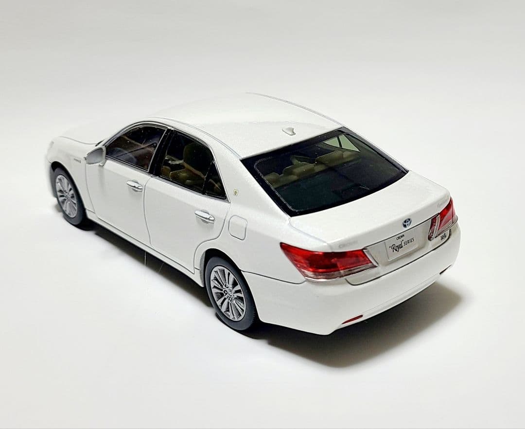 トヨタ 210系クラウンロイヤルサルーンG前期 カラーサンプル