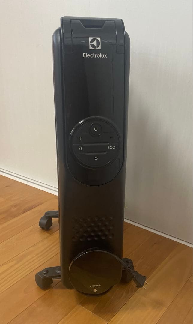 《Electrolux》 コンフォートヒート700 オイルヒーター ‘20年製