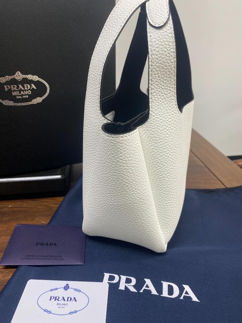 早い者勝ち！ホワイト 白い革 ハンドバッグ