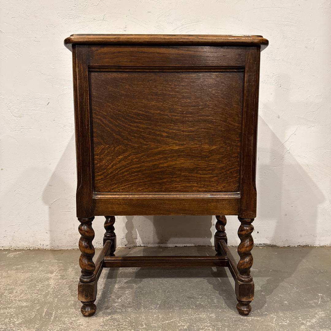 ヴィンテージ 木製サイドテーブル 扉収納付き - メルカリ