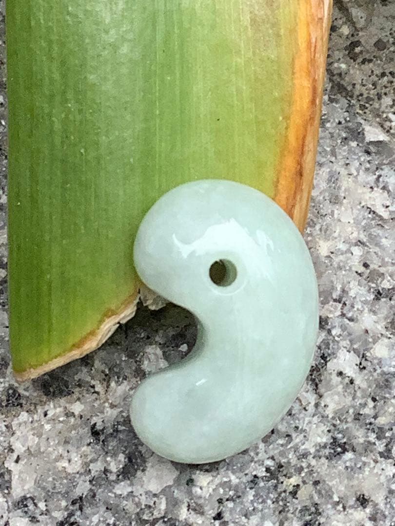 ✳神様からの授かり*糸魚川翡翠勾玉 極上高品質端材使用 縁起