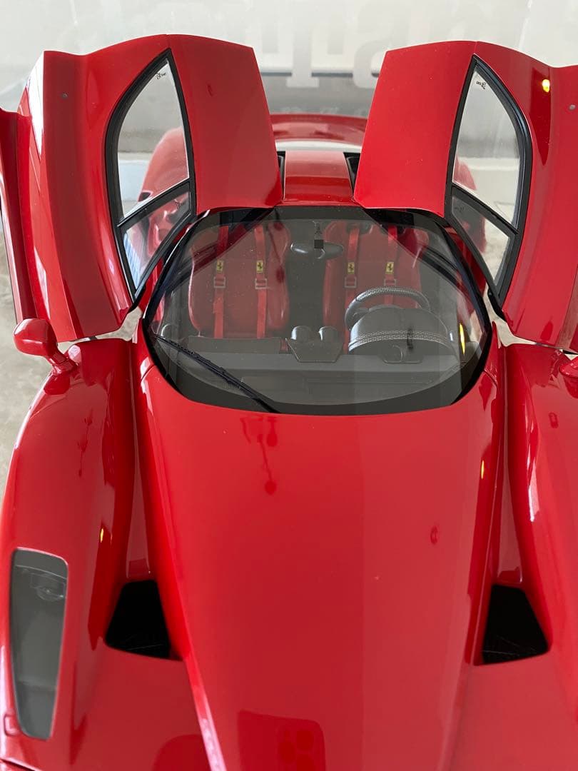 アクリルケース付きFerrari Enzo ミニカー 赤
