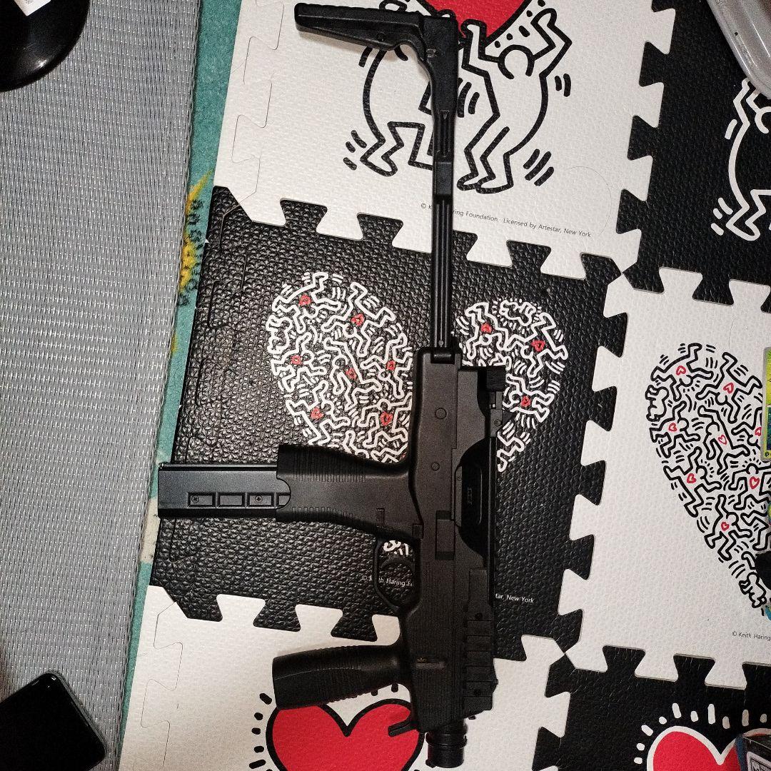 ブラック サブマシンガン ストック付き